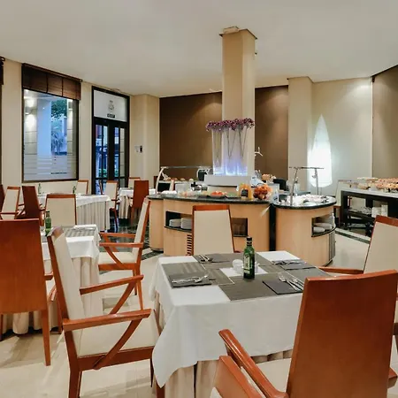 Отель Hesperia Centro 3*